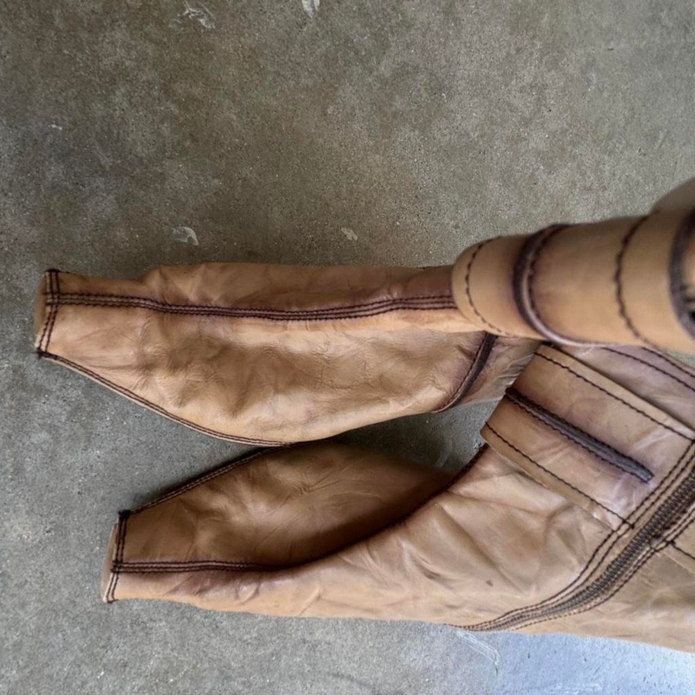 adorable vintage Tan and brown mid-calf boots - Picture 5 of 6